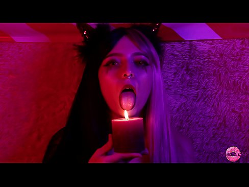 ❤️ Μια παθιασμένη πίπα από ένα σέξι Succubus με ένα σπέρμα στο στόμα της. Βίντεο σεξ ❌